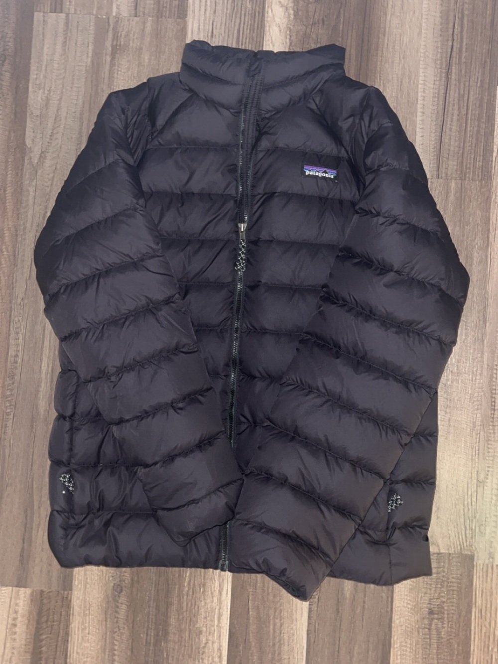 Black Patagonia puffer kids size 14 can fit women’s XS down jacket full zip